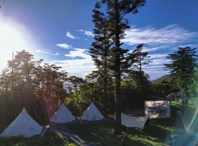 纵享野奢！乐山这个露营地能看日落晚霞沐浴氧气SPA！